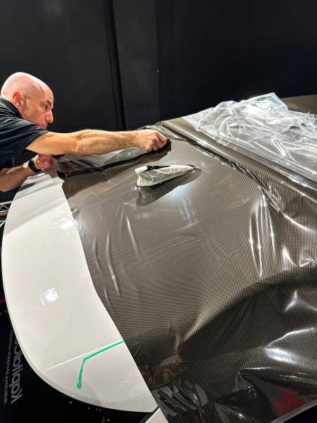 Pose d'un covering carbon sur une Audi SQ5 à Lyon et ses alentours