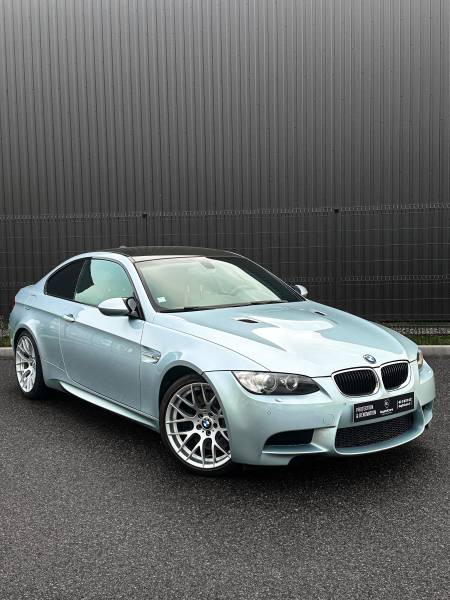 Caluire-et-Cuire chez KapitalCar'e experts en débosselage sans peinture voiture grêle. Réparez vos patrons sans repeindre en bénéficiant d'un service professionnel et tarifé au juste prix.