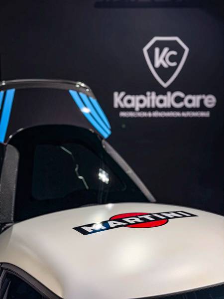 Personnalisation Alfa 4C Lyon : KapitalCar'e stickers Martini Racing, autocollants racing et bandes déco pour look collection et entretien facile. Contactez-nous !
