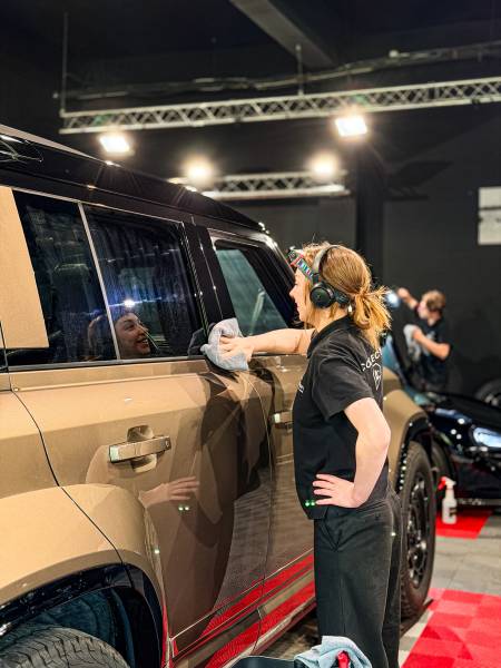 Maintenance Wash voitures Lyon : 10 lavages extérieurs/intérieurs mensuels + 11e offert chez KapitalCar'e pour brillance, protection et entretien premium.