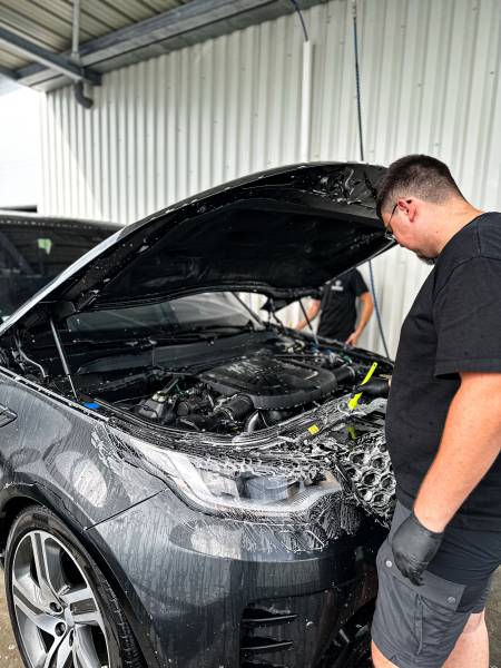 Devis personnalisé pour votre nettoyage extérieur de votre Range Rover Discovery sur Lyon