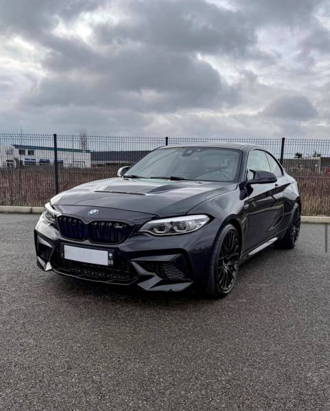 Protéger votre carrosserie avec un traitement céramique qui élimine les micro-rayures sur une BMW M2