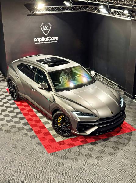 Offrez à votre Lamborghini Urus à Lyon une protection d’exception avec un film transparent et ultra-résistant. Préservez la brillance et la valeur de votre supercar grâce à un PPF haut de gamme appliqué par des experts.