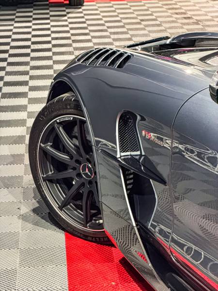 KapitalCar’e excelle en PPF XPEL à Lyon pour Mercedes-Benz AMG GT Black Series : préservez peinture et valeur avec un rendu parfait.