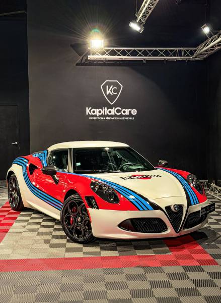 Alfa Romeo 4C kit Martini à Lyon : KapitalCar'e applique bandes décoration inspirées sponsor légendaire