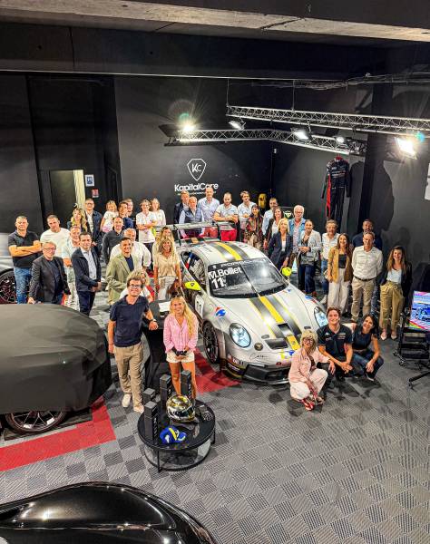 KapitalCare a organisé une soirée d'exception dans son atelier de Limonest à Lyon, en présence du pilote Malo Bolliet, engagé en Porsche Carrera Cup France. Performance, élégance et passion automobile au rendez-vous.