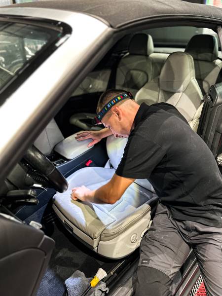 Faire un devis gratuit pour un dégraissage des cuirs