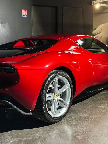 Rénovation des jantes d'une Ferrari 296 GTS à Lyon