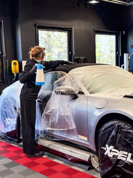 À Lyon , KapitalCar'e protège la capote d'une Porsche avec un traitement hydrophobe haut de gamme pour une durabilité et une brillance exceptionnelles.