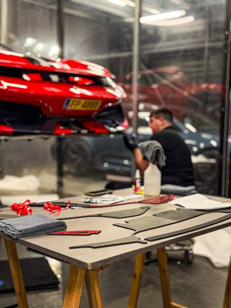 À Lyon, KapitalCar’e installe des Skid Plates discrètes pour protéger lames avant et pare-chocs, limiter les frottements et préserver la valeur de votre véhicule.