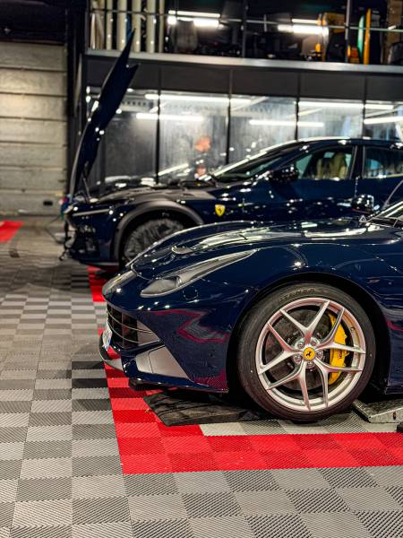 Offrez à votre voiture un polissage et lustrage expert à Lyon avec KapitalCar’e : peinture ravivée, brillance miroir et protection prolongée.