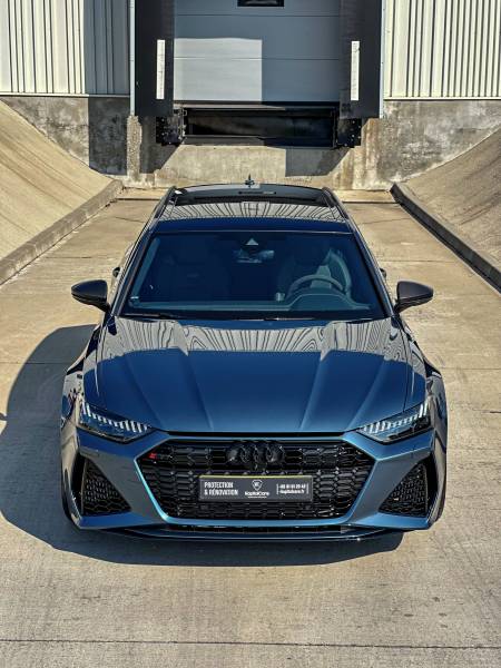 Traitement céramique Audi RS6 à Lyon : KapitalCar'e protège votre carrosserie avec nano-coating hydrophobe pour brillance durable et entretien facile.