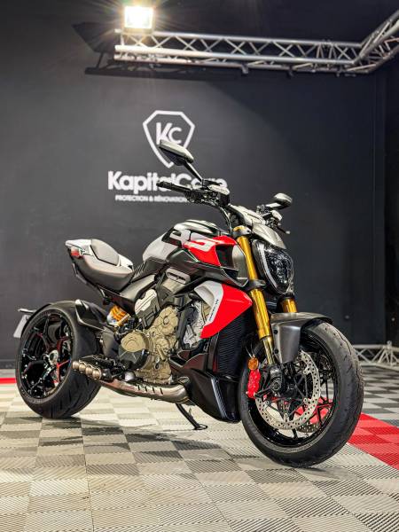 Votre Ducati Diavel V4 RS mérite une protection à la hauteur de ses performances. KapitalCare à Lyon applique film PPF et céramique sur carénages et jantes.