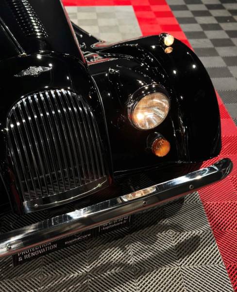 Application d'un film de protection ultra-résistant sur une vieille voiture à Mâcon