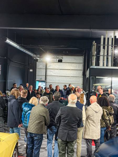 À Lyon , KapitalCar'e a réuni le club V8V12 lors d'un événement unique dédié à la rénovation, la protection et l'amour de l'automobile.