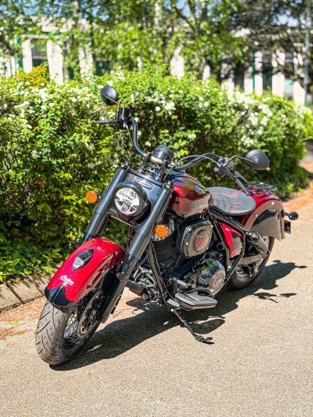 Spécialiste du polissage à Lyon, KapitalCar'e prend en charge votre Indian Chief 125e Anniversaire. Décontamination, correction et finition miroir pour un vernis impeccable sur cette moto d'exception. Résultat garanti. Contactez nos experts pour un devis 