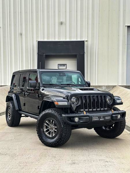 Sublimez votre Jeep Wrangler Rubicon 392 à Lyon avec un polissage expert. Restauration de la brillance, correction des défauts et rendu miroir parfait. Confiez votre véhicule à un professionnel du polissage automobile spécialisé dans les Jeep haut de gamm