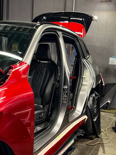 À Lyon, KapitalCar'e personnalise votre BMW X3 avec covering sur mesure : avec/sans portes, réversible sans altérer la peinture d'origine.