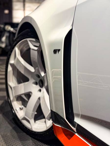 Spécialiste à Lyon de la rénovation et protection des jantes Audi RS6 GT. Redonnez éclat, résistance et brillance à vos jantes grâce à un savoir-faire expert.