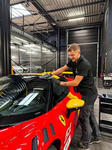 Service spécialisé pour véhicules récents et haut de gamme. Contactez nos experts à Lyon pour un traitement céramique offrant brillance et durabilité exceptionnelles.