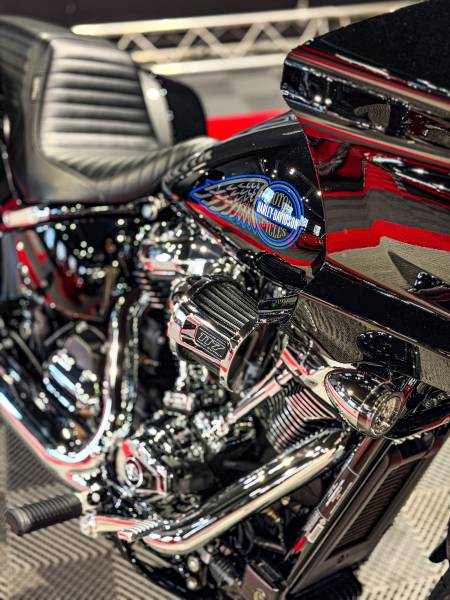 À Villefranche-sur-Saône, choisissez le traitement céramique sur votre Harley Davidson signé KapitalCar’e pour une protection longue durée contre les agressions extérieures.