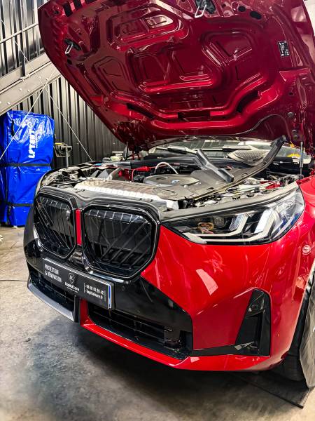 Covering BMW X3 à Lyon : KapitalCar'e pose sur mesure, change de couleur facilement, protège la peinture et reste entièrement réversible.