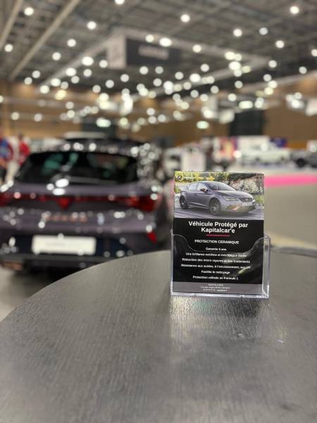 Flyers KapitalCar'e sur les stands au Salon de l'Auto à Lyon 2025
