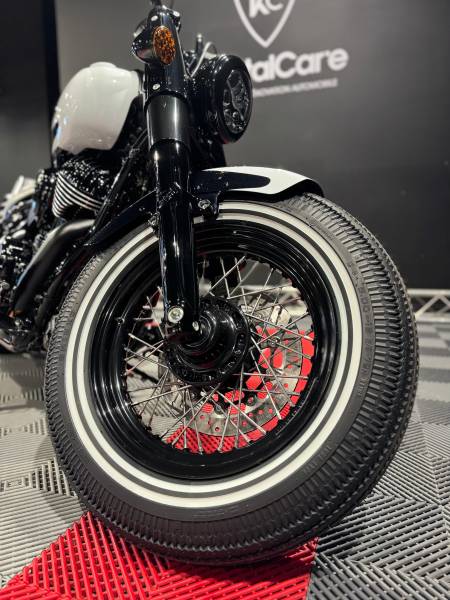 À Lyon, offrez à votre moto une rénovation et protection complète des jantes. Brillance renforcée, finition parfaite et résistance maximale. 