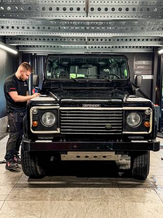 Notre zone d'activité pour ce service Centre detailing à Grenoble 38 en Isère pour rénovation intérieure complète d’une voiture de luxe avec sièges cuir et tableau de bord usés